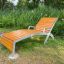 Ulkona oleva Cannes Deck Chair puinen lepotuoli.