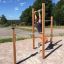 Mies Pull Bars -tangolla ulkokuntosalilla.
