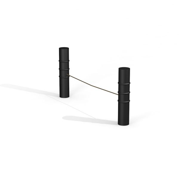 Slackline kahden pylvään välillä.