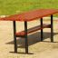 Puinen Bordeaux Table ulkona.