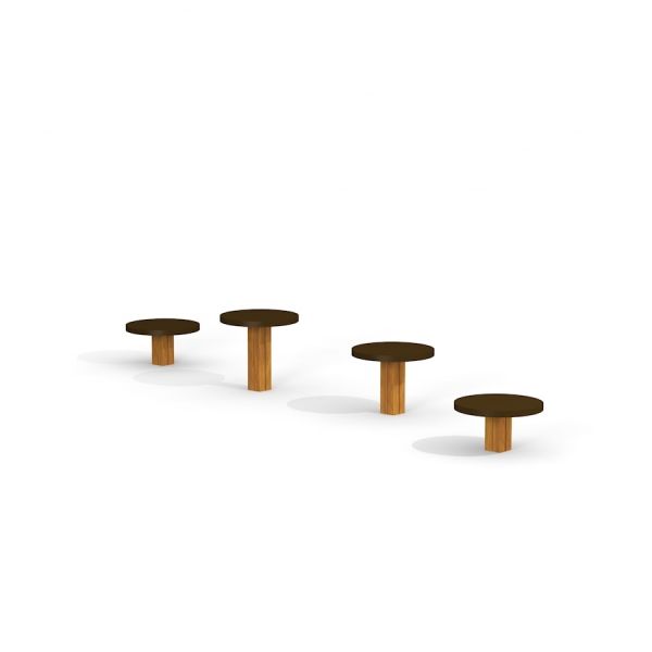 Agility Mini Pöydät - neljä ruskeaa tasoa puisilla jaloilla.
