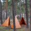 Tipi Nature - puiset leikkiteltta metsässä lasten leikkeihin.