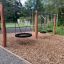 Double Robinia Swing Nature 1 + 2 (BNS 120 cm) puiston leikkipaikalla.