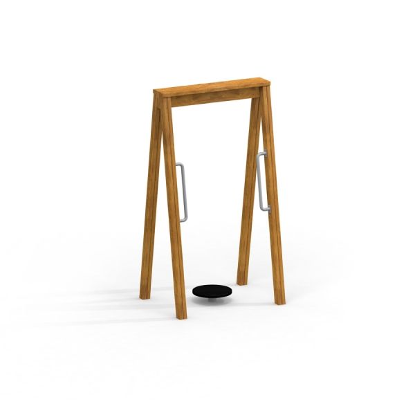 Puuvalmisteinen Lantionkiertolaite seisten kuntosaliin.